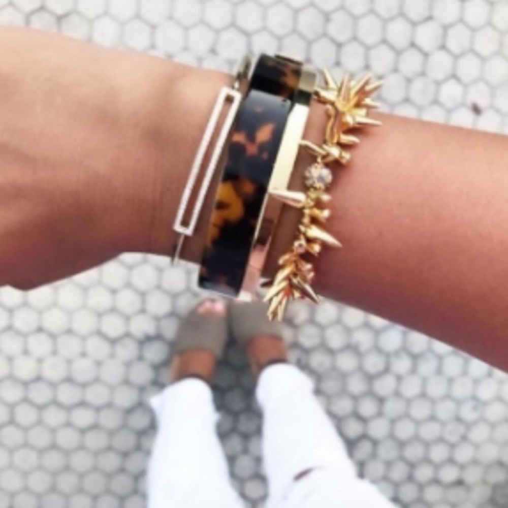 Stella & Dot | Retired Jaya Tortoise + Gold Bangle Clasp Bracelet - Picture 5 of 9
